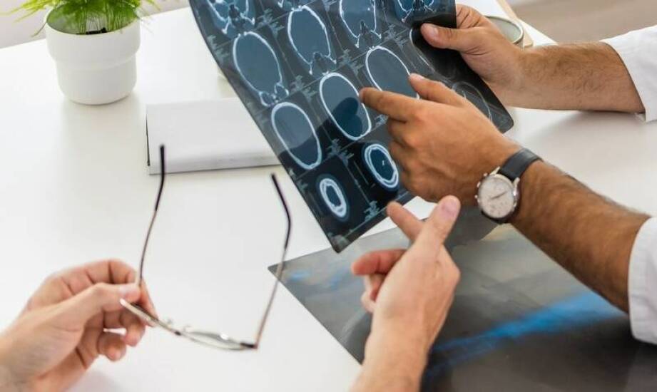 Jak przebiega wizyta u neurologa i kiedy warto rozważyć konsultację