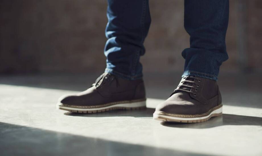 Skórzane sneakersy męskie – na co zwracać uwagę przy wyborze obuwia