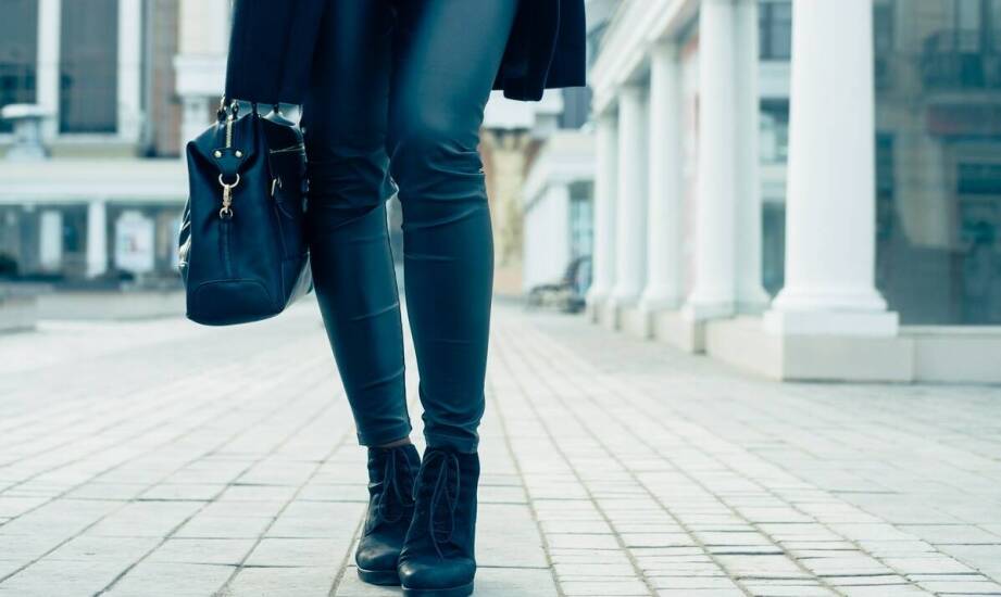 Botki czarne damskie – modne fasony, stylizacje i pomysły na każdy sezon