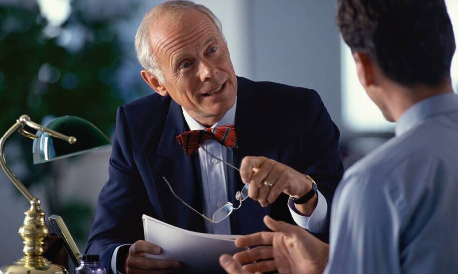 Jak działa pośrednik finansowy i kiedy warto skorzystać z jego usług?