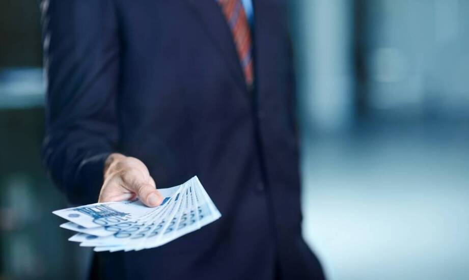 Jak działa pośrednictwo finansowe i kiedy warto z niego korzystać?