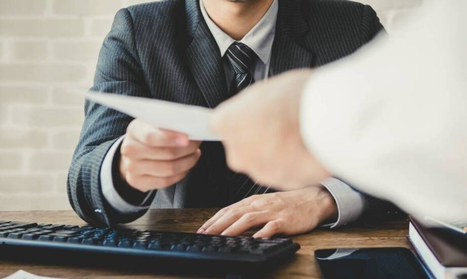 Na czym polega rola pośrednika kredytowego i kiedy warto z niego skorzystać