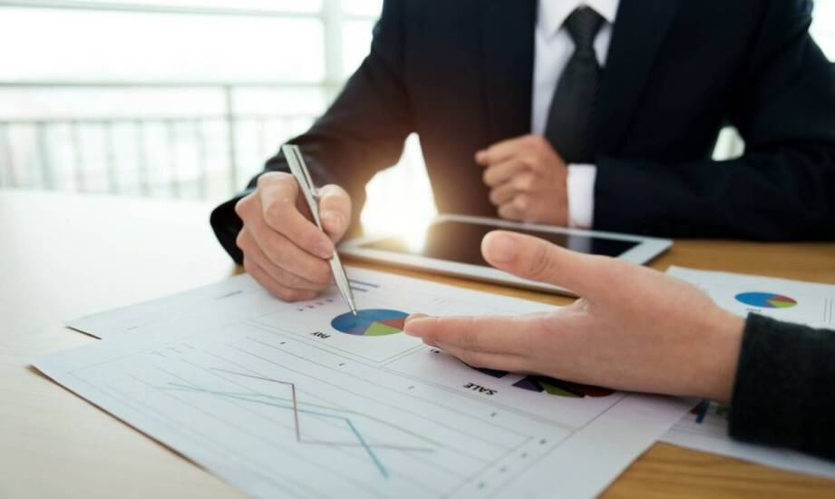 Jak doradca finansowy wspiera podejmowanie świadomych decyzji o finansach