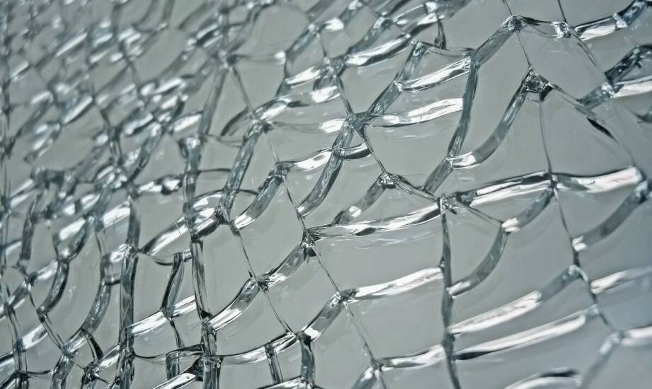 Grafika na szkle – trendy i ciekawostki dotyczące szklanych dekoracji