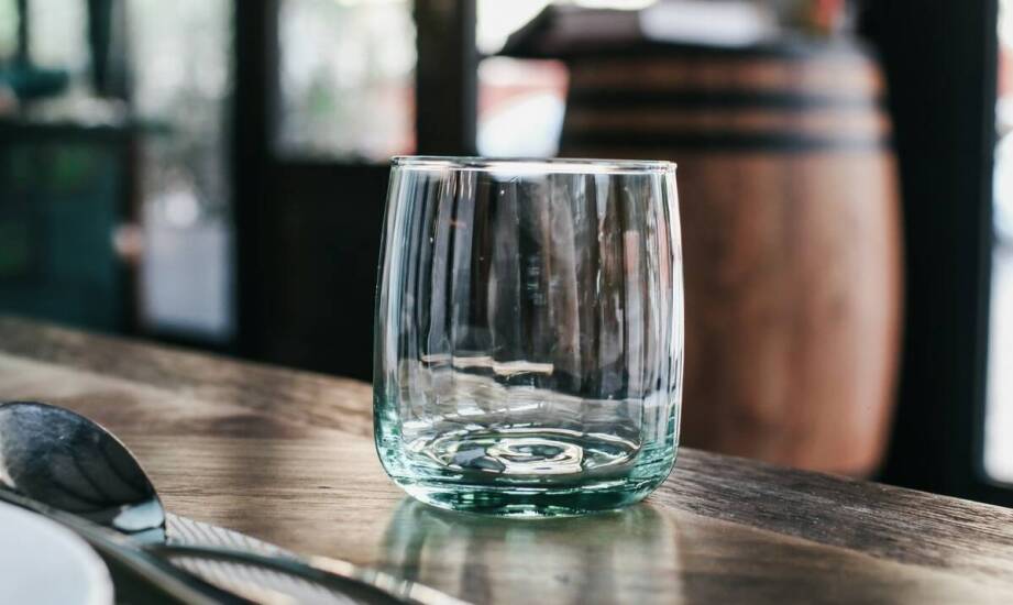 Szkło z nadrukiem – pomysły, zastosowania i inspiracje dla każdego wnętrza