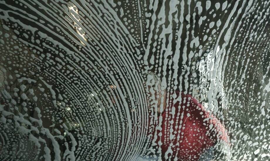 Inspiracje i zastosowania grafiki na szkle do aranżacji wnętrz