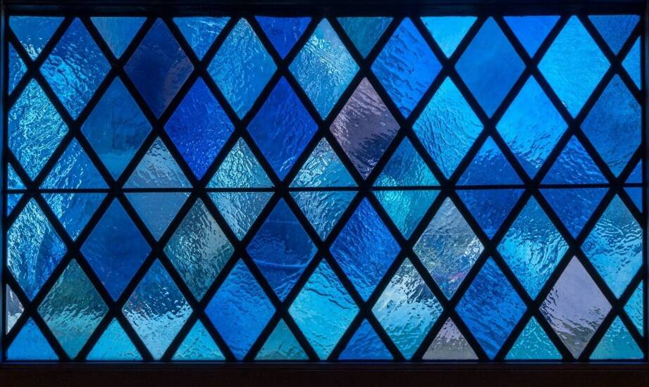 Szkło lakierowane – zastosowania, zalety i inspiracje do aranżacji wnętrz