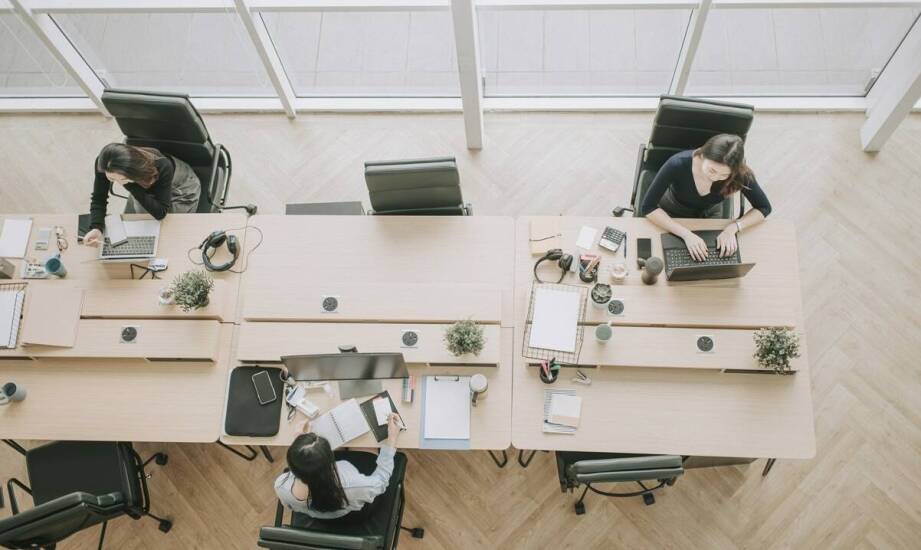 Kursy walut w kantorach – jak zmieniają się ceny i od czego to zależy