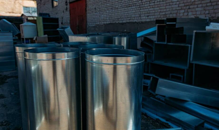 Zastosowania i zalety kontenerów stalowych w codziennych rozwiązaniach