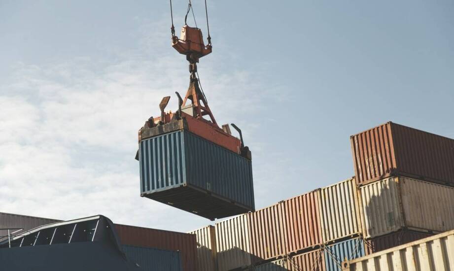 Zastosowania kontenerów stalowych – praktyczne rozwiązania i możliwości