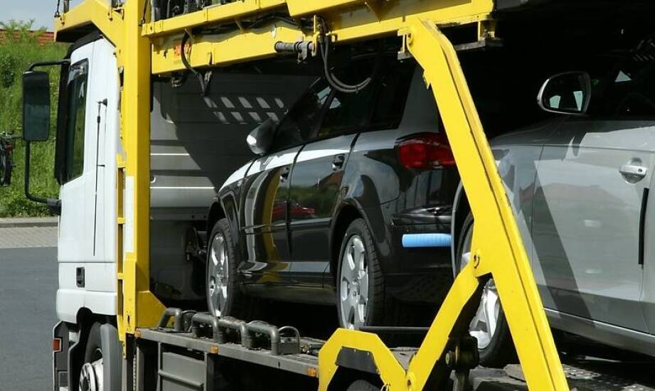 Stojaki transportowe – zastosowanie, rodzaje i korzyści użytkowania