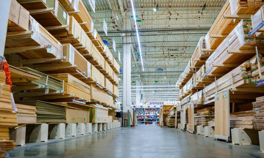 Najważniejsze informacje o regałach magazynowych – rodzaje, funkcje i zastosowania