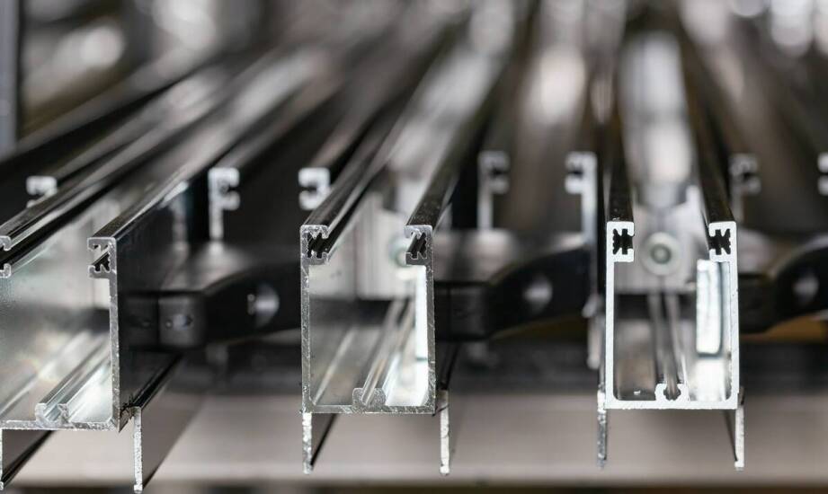 Stojaki typu A – zastosowanie, zalety i pomysły na wykorzystanie