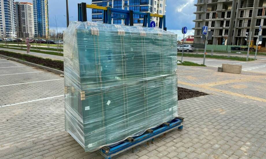 Wózki transportowe – zastosowania, rodzaje i korzyści użytkowania