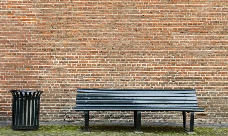 Ławki z oparciem – komfort i styl na każdą przestrzeń wypoczynkową