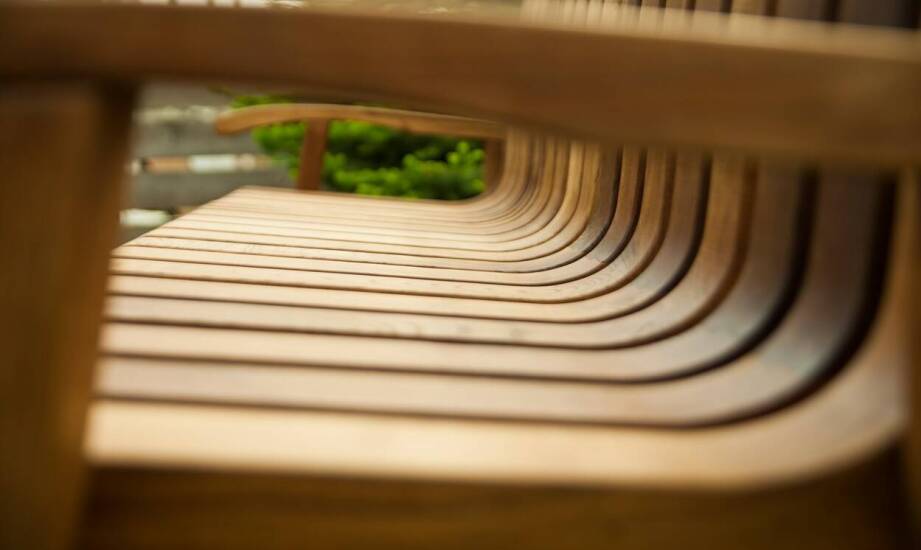 Ławki łukowe – inspiracje i zastosowania w aranżacji przestrzeni publicznej