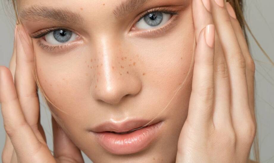 Enzymatyczny peeling do twarzy – jak działa i kiedy warto go stosować