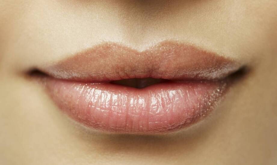 Jak działają kosmetyki powiększające usta? Składniki i efekty stosowania