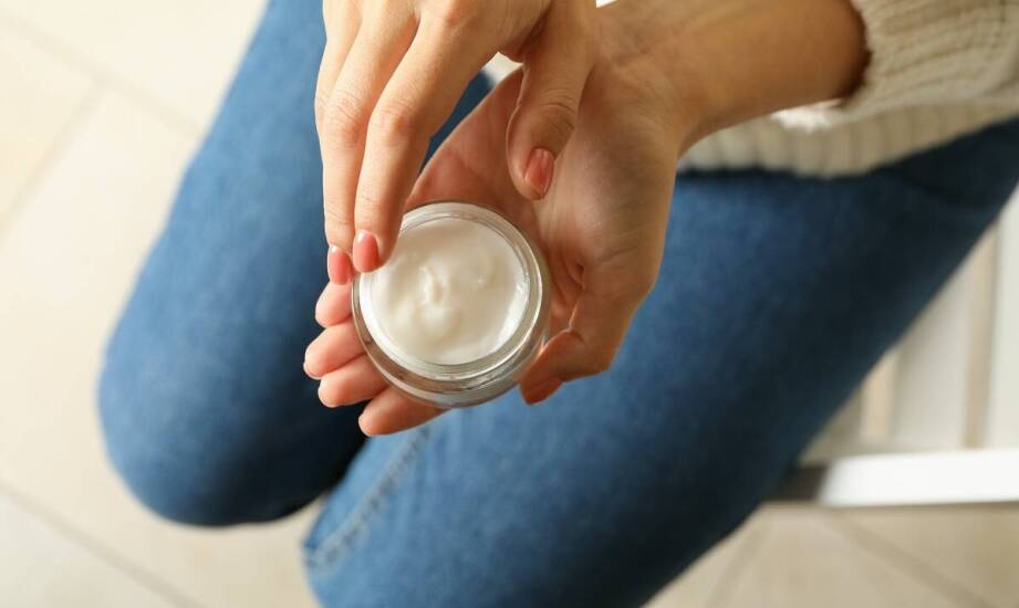 Najlepsze sposoby na zrogowacenia skóry – skuteczne kremy i domowe metody