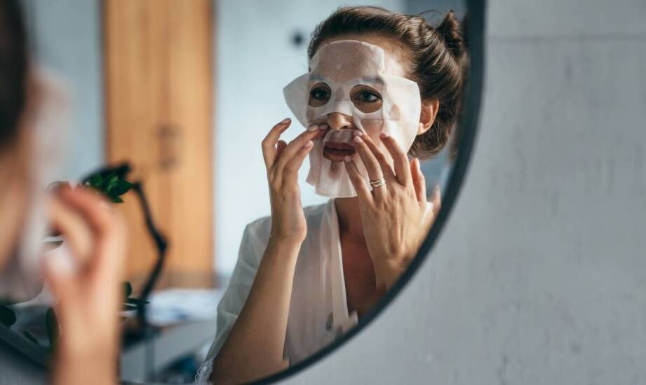 Maski do twarzy w płacie – jak działają i dlaczego warto je stosować?