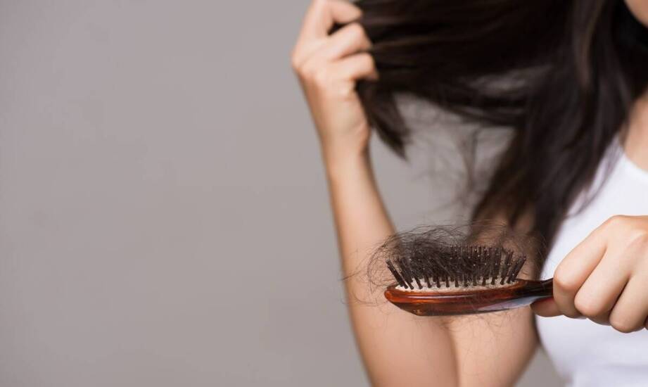 Jak działają preparaty na wypadanie włosów i które warto wybrać?