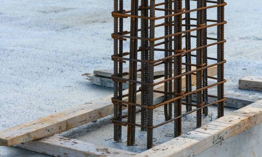 Pręty ryflowane – zastosowanie, właściwości i najważniejsze informacje