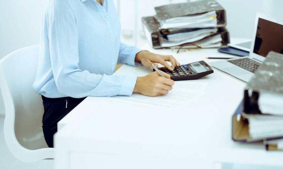 Zakres usług biur rachunkowych – co obejmuje standardowa i dodatkowa obsługa?