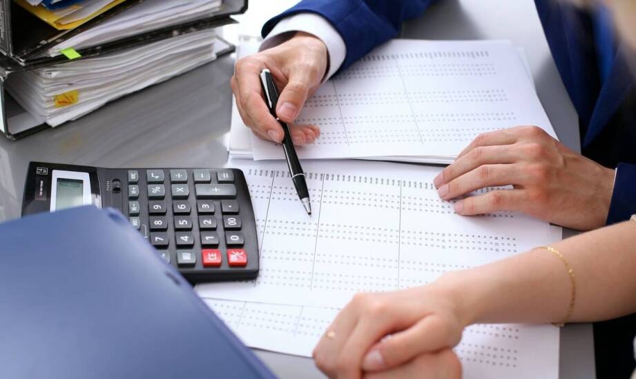 Jak wygląda obsługa księgowa firm? Kluczowe informacje i korzyści