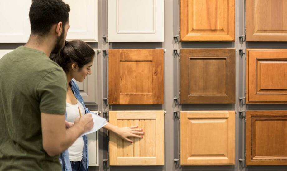 Jak wybrać idealną szafę na wymiar – praktyczne wskazówki i inspiracje