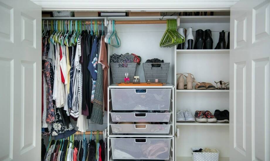 Jak wybrać idealną szafę na wymiar – praktyczne rozwiązania do domu