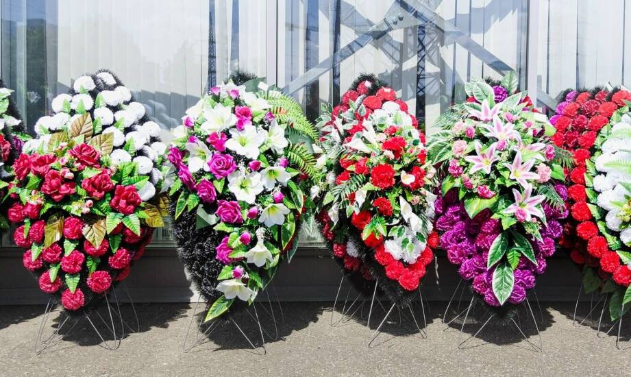 Jak wybrać odpowiednią wiązankę pogrzebową? Porady i inspiracje