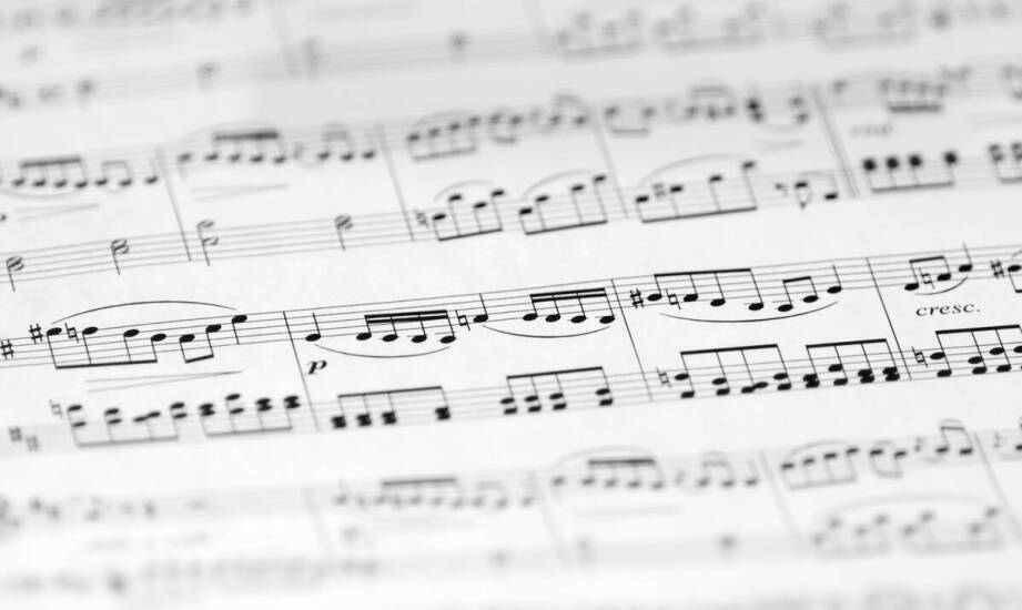 Muzyka podczas ostatniego pożegnania – jak wybrać odpowiednią oprawę?