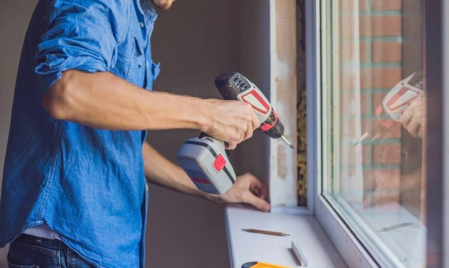 Jak przebiega montaż okien? Najważniejsze etapy i praktyczne wskazówki