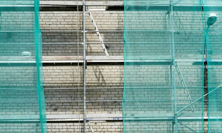 Jak wybrać rusztowania do wynajmu – kluczowe informacje i porady