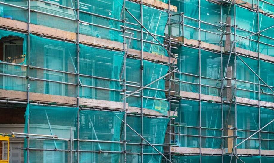Rusztowania na budowie – wszystko, co warto wiedzieć przed wynajmem