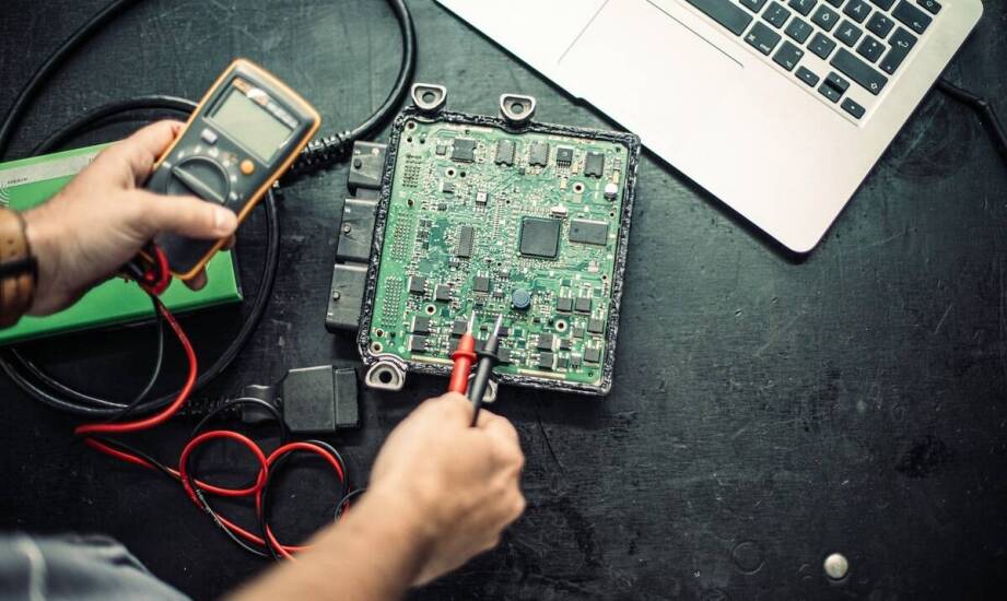 Jak wybrać niezawodne elektronarzędzia do domu i ogrodu? Sprawdź porady