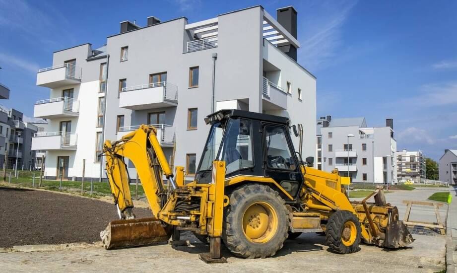 Najczęściej wypożyczane maszyny budowlane – zastosowanie i rodzaje