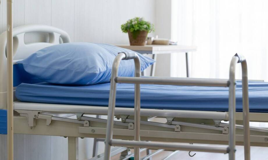 Jak wybrać łóżko rehabilitacyjne – kluczowe informacje i porady przed zakupem