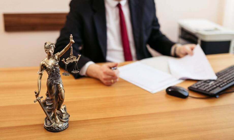 Jak działa kancelaria adwokacka i kiedy warto skorzystać z jej pomocy?