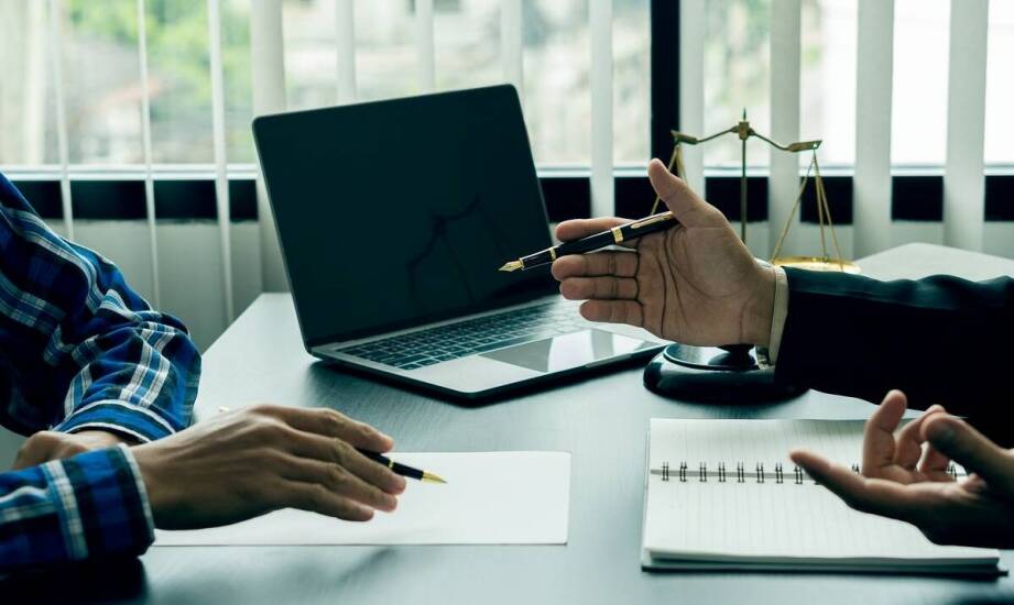 Jak działa kancelaria prawna i w jakich sprawach może pomóc?