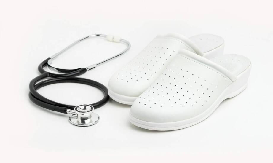 Buty medyczne – najważniejsze cechy i zastosowanie w codziennej pracy