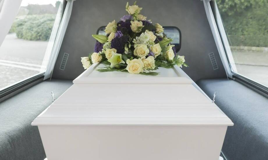 Jak przebiega transport zwłok i jakie formalności są z nim związane?