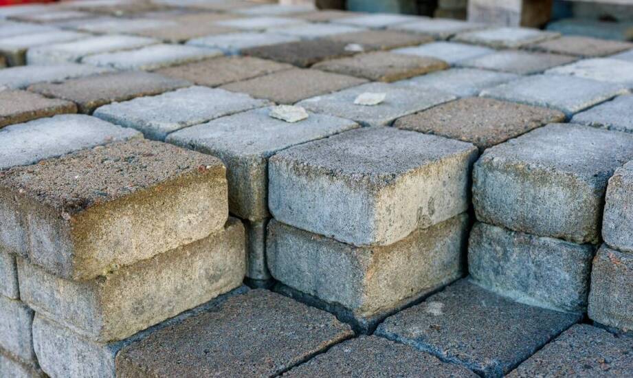 Jak wybrać idealną kostkę brukową do aranżacji przestrzeni wokół domu