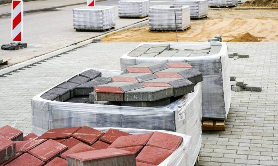 Zastosowania i zalety kostki brukowej w aranżacji przestrzeni wokół domu