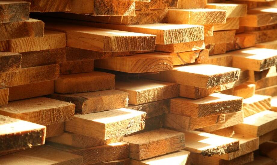 Jak wybrać odpowiedni materiał i usługi stolarskie do domowych projektów