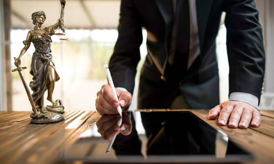 Jak działają licytacje komornicze i na co zwrócić uwagę przy zakupie