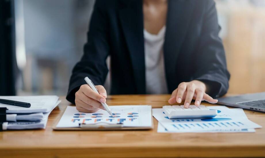 Jak działa rachunkowość i jakie są jej podstawowe zasady?