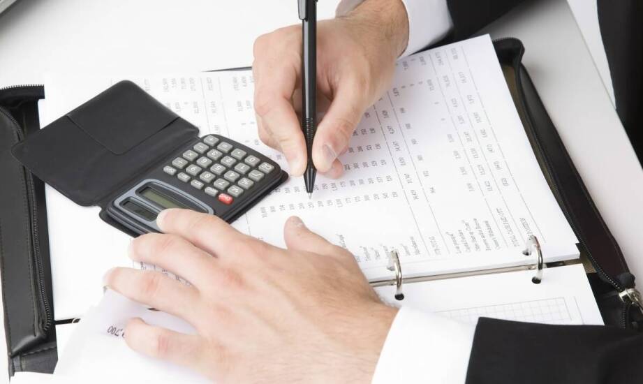 Jak wybrać solidną obsługę księgową dla firmy? Najważniejsze informacje
