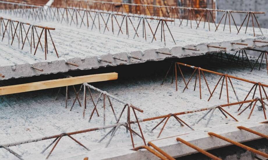 Najważniejsze etapy budowy więźby dachowej – co warto wiedzieć przed startem