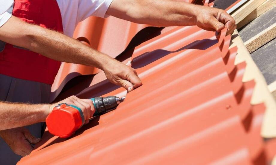Malowanie dachów – najważniejsze informacje, korzyści i etapy prac